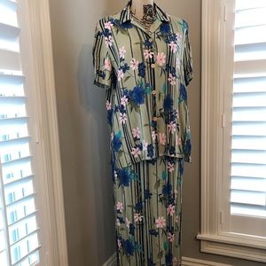 (L) Two piece Floral Top/skirt, C.M. Shapes